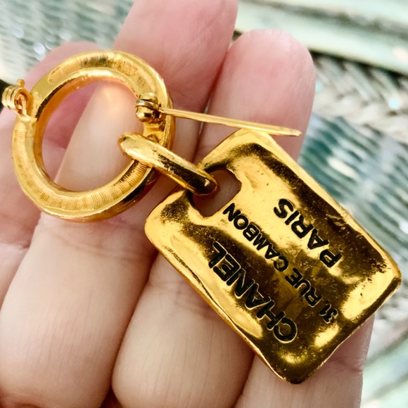 CHANEL VINTAGE BROOCH 31 RUE CAMBON CC LOGO TAG PIN Gold Plated - Code 11-33 - Picture 10 of 14